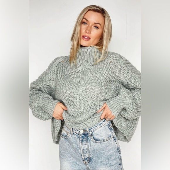 NWOT Vestique Sage-colored Sweater - Picture 2 of 5